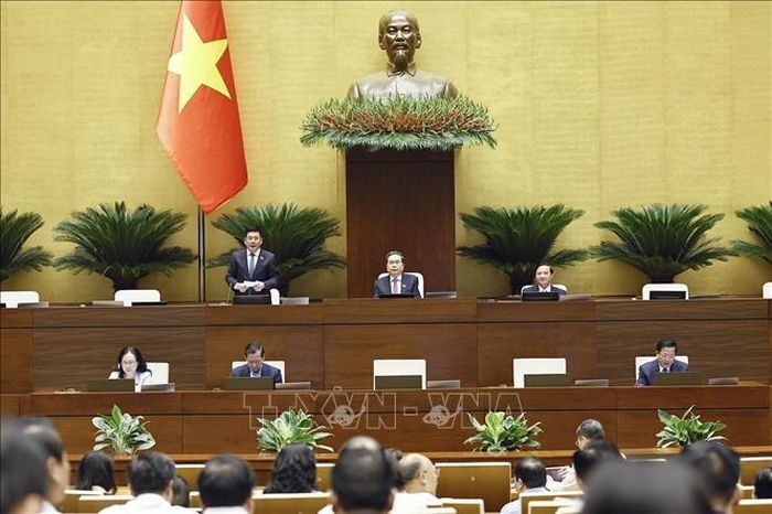 Phó Chủ tịch Quốc hội Nguyễn Hồng Diên điều hành phiên họp. Ảnh: Doãn Tấn/TTXVN