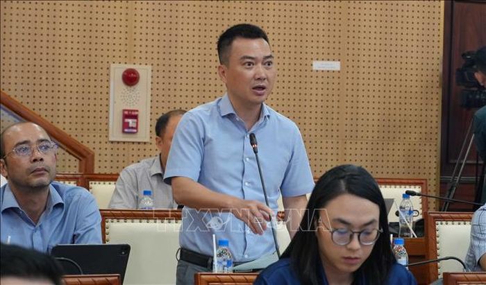 Đại diện các doanh nghiệp nêu khó khăn, vướng mắc để đề nghị tỉnh Quảng Ngãi khắc phục, cải thiện.