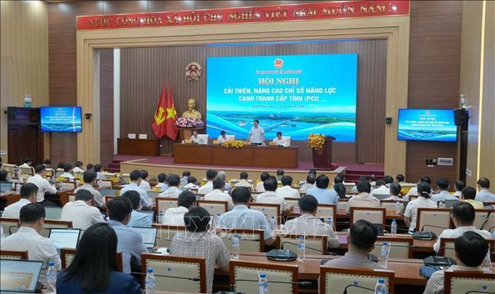 Chủ tịch UBND tỉnh Quảng Ngãi Nguyễn Đức Tâm chủ trì thảo luật và giải quyết khó khăn, vướng mắc của doanh nghiệp.