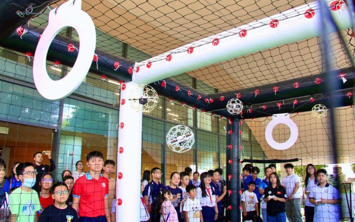 Học sinh tại TP Hồ Chí Minh tham gia các cuộc thi UAV, vận dụng kiến thức công nghệ và lập trình để điều khiển thiết bị bay, rèn luyện tư duy sáng tạo và khả năng giải quyết vấn đề.