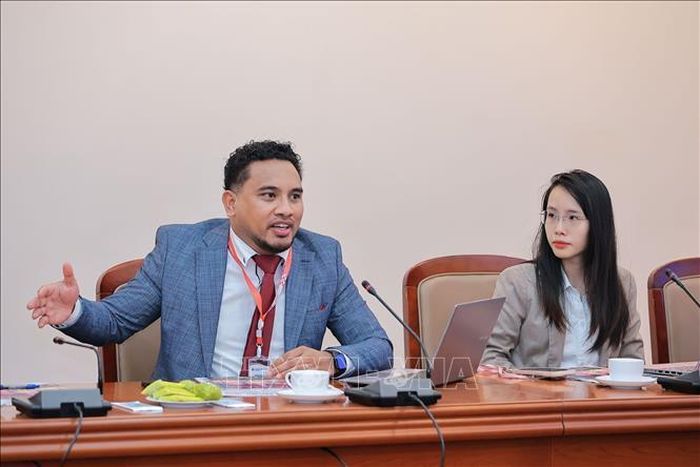 Ông Eric Bracilian de Jesus Viegas, thành viên đoàn đại biểu Timor-Leste phát biểu tại buổi làm việc.