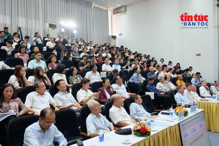 Toàn cảnh hội thảo khoa học “Nhận diện giá trị nổi bật toàn cầu của Khu di tích Cổ Loa”.