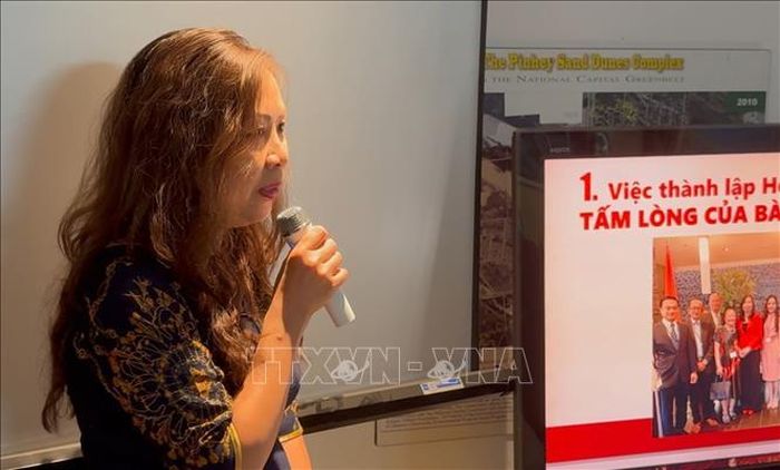 Bà Julie Nguyễn phát biểu trong lễ kỷ niệm 10 năm thành lập Hội hữu nghị Canada-Việt Nam (CVS).