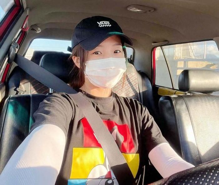 Sau khi rời TVB, cô đi chạy xe taxi mưu sinh. Ảnh: Sina.