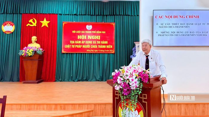 Ông Nguyễn Thành Lượng, Báo cáo viên pháp luật thành phố, nguyên Phó Chánh Tòa hình sự TAND Tp.Đồng Nai, trình bày những nội dung cơ bản và điểm mới đáng chú ý của Luật Tư pháp người chưa thành niên.