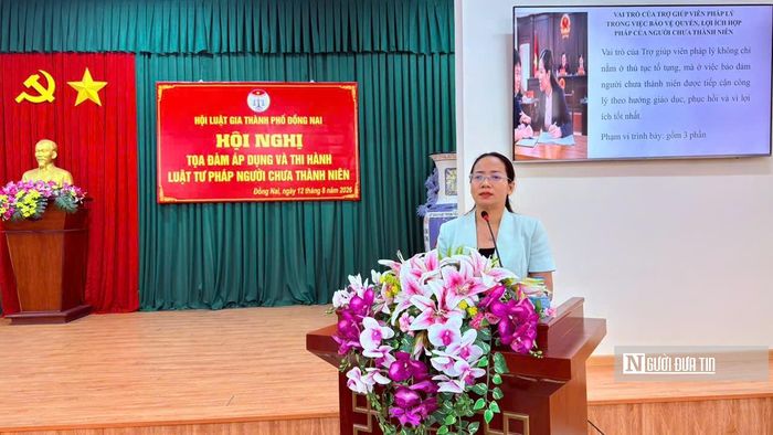 Bà Phan Thị Vân, Phó Giám đốc Trung tâm Trợ giúp pháp lý Nhà nước Tp.Đồng Nai phát biểu tại hội nghị