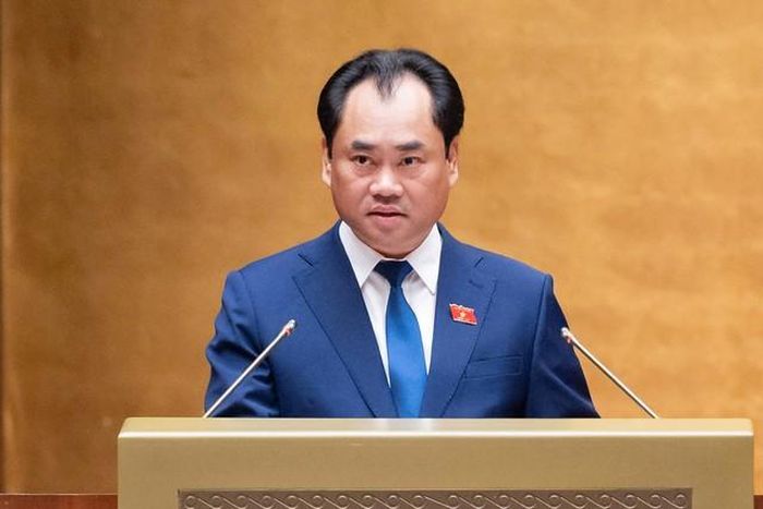 Bộ trưởng Bộ Nông nghiệp và Môi trường Trịnh Việt Hùng phát biểu giải trình (Ảnh: Media Quốc hội).