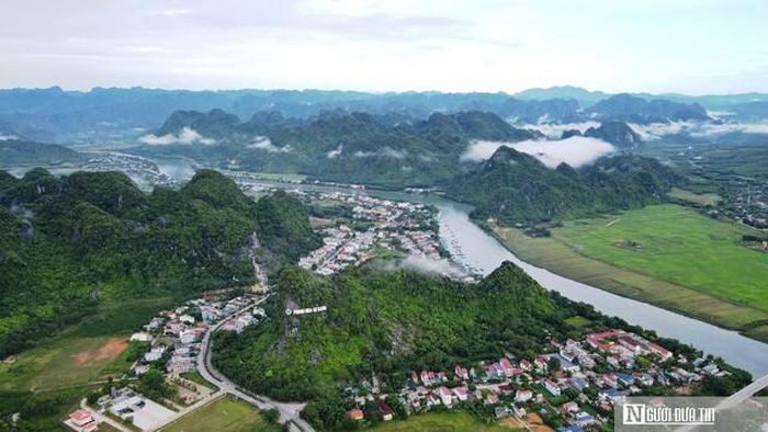 Phong Nha - Kẻ Bàng có các giá trị nổi bật về địa chất, địa mạo, hệ thống hang động, đa dạng sinh học và cảnh quan tự nhiên.