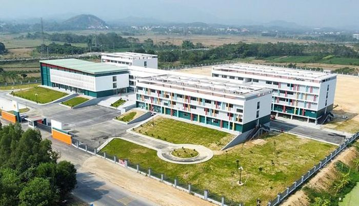 Bộ GD&ĐT lập đoàn 5 thành viên giám sát thi lại tại Điểm thi Trường THPT Chuyên Tuyên Quang (Ảnh: Báo Tuyên Quang).
