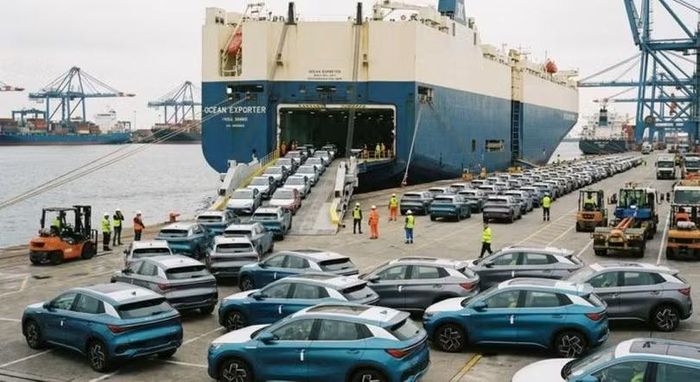 Trong tháng 7, Trung Quốc xuất khẩu 918.000 ô tô, tăng tới 88% so với cùng kỳ năm ngoái. Ảnh: Sina.
