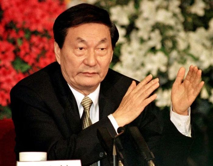 Ông Chu Dung Cơ khi là Ủy viên thường vụ Bộ Chính trị, Thủ tướng Quốc Vụ viện Trung Quốc. Ảnh: Xinhua.
