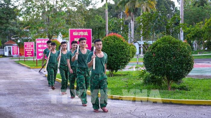 Hạ sĩ quan, chiến sĩ Đồn Biên phòng Tống Lê Chân (Tây Ninh) được xây dựng nền nếp sinh hoạt, sẵn sàng trở về địa phương tiếp tục học nghề, tìm việc làm và ổn định cuộc sống. Ảnh: Minh Phú - TTXVN