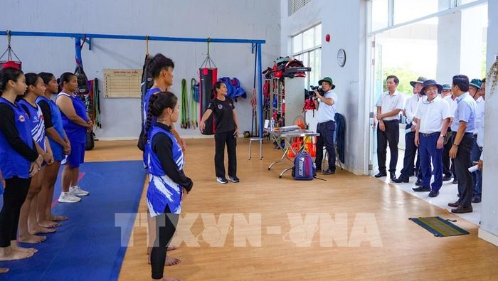 Lãnh đạo tỉnh Tây Ninh kiểm tra, đánh giá hoạt động huấn luyện, thi đấu thể thao sau khi sắp xếp Trung tâm Huấn luyện và Thi đấu thể thao, xã Châu Thành, tỉnh Tây Ninh . Ảnh: Minh Phú - TTXVN