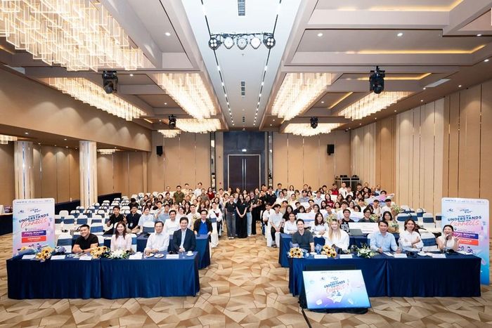 Cuộc thi Design Speak Out 2026 vừa mang đến kiến thức thực tiễn chuyên sâu về ngành thiết kế bao bì và sản phẩm tiêu dùng, vừa tạo sân chơi giúp các bạn sinh viên thể hiện tài năng thiết kế