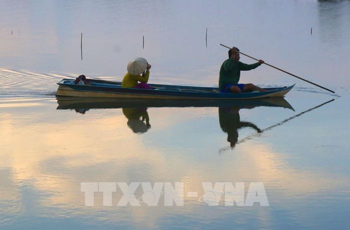Người dân không chỉ là đối tượng chịu tác động của biến đổi khí hậu mà cần trở thành chủ thể chủ động thích ứng, tự tìm kiếm những lựa chọn mới để phát triển sinh kế. Ảnh: Duy Khương – TTXVN