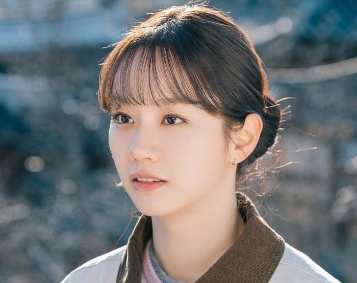 Tình cũ nhìn Hyeri tình cảm, Hwang In Youp lập tức khó chịu.