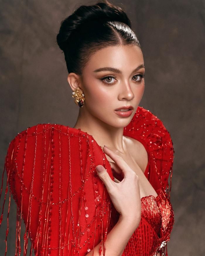 Bạn cùng phòng với Bảo Ngọc ở Miss World sinh ra trong gia đình có truyền thống nghệ thuật.