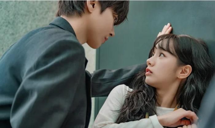 Mối tình đầu sau 15 năm của hai nhân vật chính trở thành tâm điểm câu chuyện trong Giấc Mơ Trao Em.