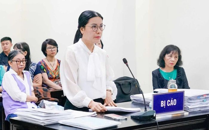 Cựu hiệu trưởng Trường THCS Ba Đình Nguyễn Thị Bình tại tòa