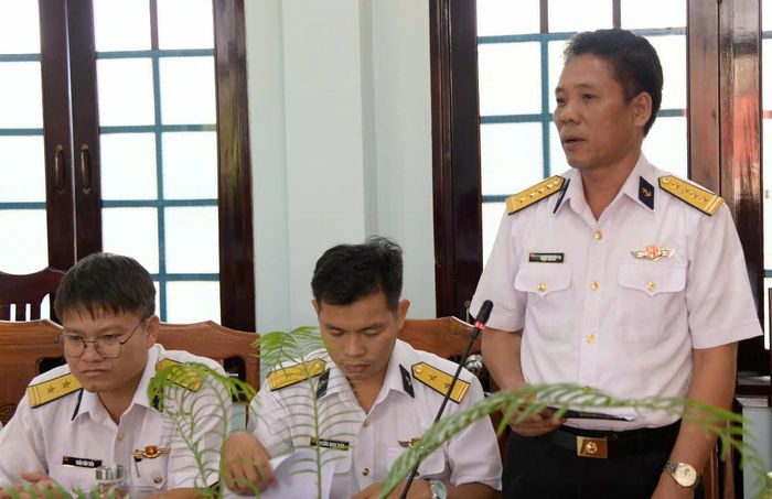 Đại tá Phạm Văn Kết, Phó Chủ nhiệm Chính trị Vùng 4 Hải quân phát biểu tại chương trình.