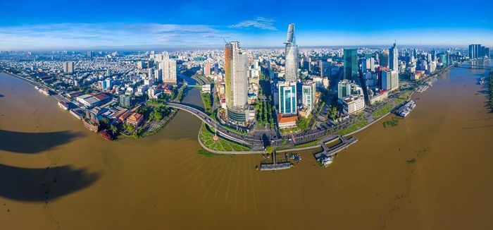 Nếu thế kỷ XX là thời kỳ TP.HCM khẳng định vị thế là đầu tàu kinh tế của quốc gia, thì thế kỷ XXI phải trở thành trung tâm địa không gian và an ninh phi truyền thống của vùng Nam bộ. Ảnh: Nguyễn Minh Tú