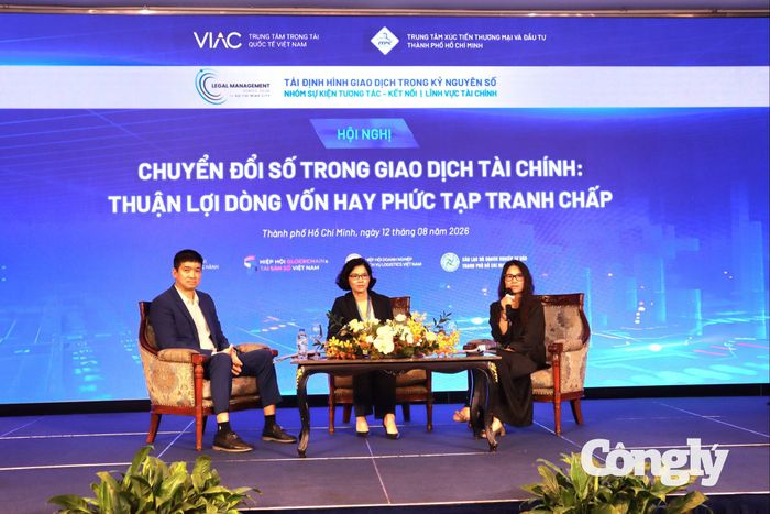 Các chuyên gia trao đổi tại hội nghị.