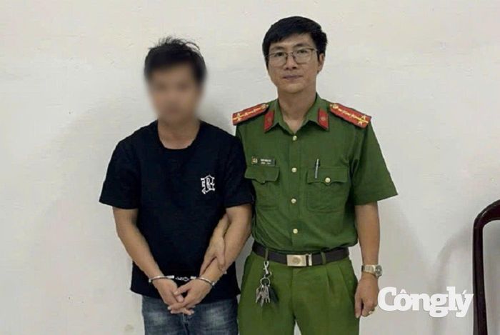 Đối tượng truy nã Nguyễn Huy Tèo bị bắt giữ tại Công an xã Đạ Huoai.