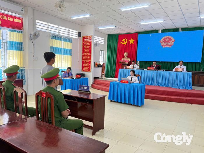 Quang cảnh phiên tòa.