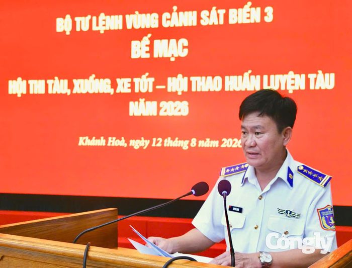 Đại tá Cao Vũ Long phát biểu tại buổi lễ.