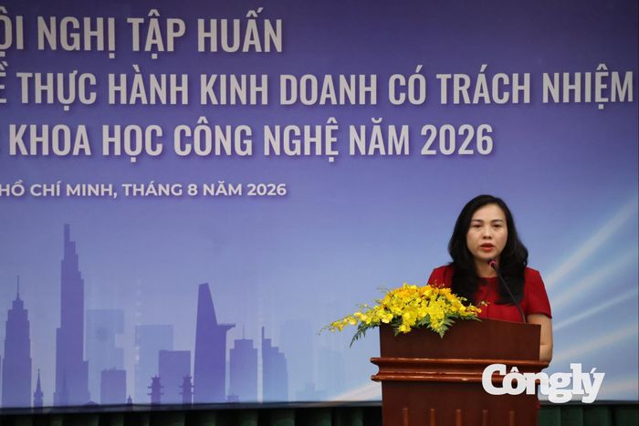 Bà Nguyễn Thị Thu Trang, Phó Vụ trưởng Vụ Pháp chế, Bộ Khoa học và Công nghệ phát biểu tại hội nghị.