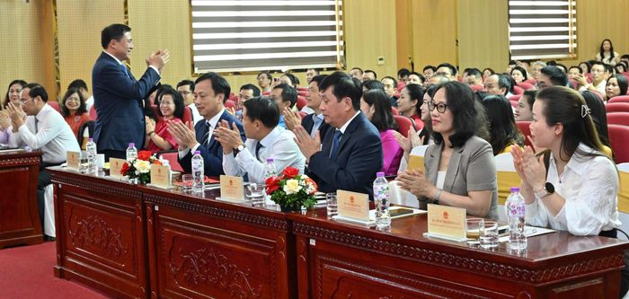 Thứ trưởng mong muốn cuộc thi tiếp tục trở thành diễn đàn để những người làm công tác chuyên môn trong ngành Công Thương phát huy kinh nghiệm, kiến thức, góc nhìn, cùng tham gia bảo vệ nền tảng tư tưởng của Đảng.