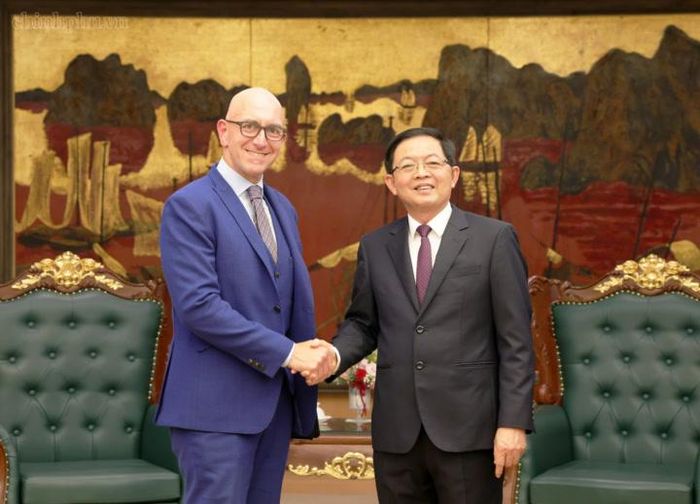 Phó Thủ tướng Hồ Quốc Dũng tiếp ông Gianluca Pettiti, Chủ tịch kiêm Giám đốc vận hành Tập đoàn Thermo Fisher Scientific (Hoa Kỳ) - Ảnh: chinhphu.vn/Gia Huy