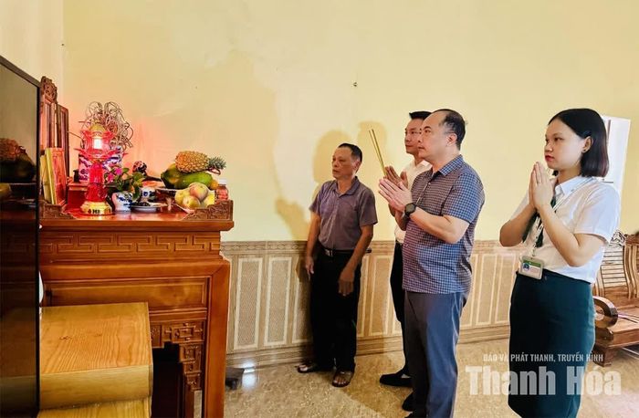 Đoàn công tác Bệnh viện Đa khoa tỉnh Thanh Hóa thăm hỏi, động viên, tri ân gia đình người hiến tạng chết não.