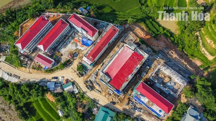 Đến nay, tiến độ thi công Trường Nội trú liên cấp Tiểu học và THCS Tam Thanh đã đạt trên 80%. Các hạng mục đang được khẩn trương hoàn thiện để sớm đưa công trình vào sử dụng.