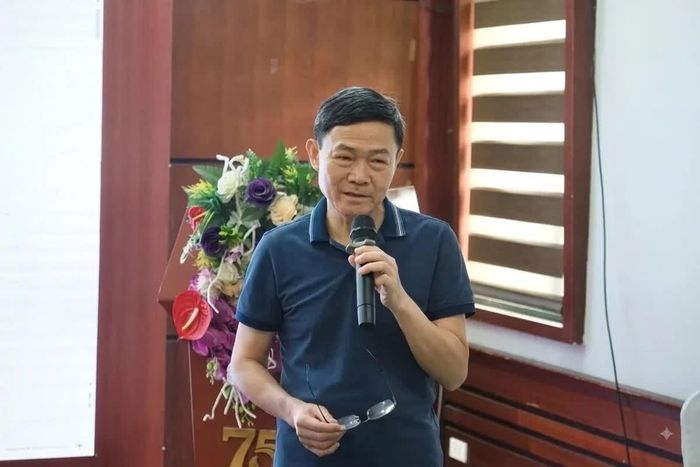 GS.TS Nguyễn Văn Tỉnh, nguyên Tổng Cục trưởng Tổng cục Thủy lợi truyền đạt tại buổi tập huấn.