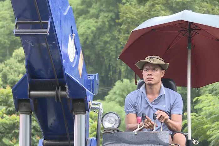Với tinh thần “vượt nắng, thắng mưa”, vượt qua thời tiết thất thường ở khu vực biên giới, suốt nhiều tháng qua, công trình luôn duy trì việc thi công để đảm bảo về đích đúng kế hoạch.