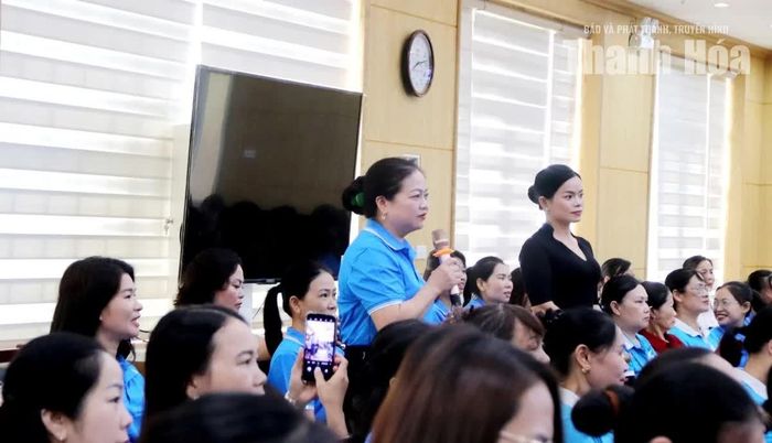 Học viên đặt câu hỏi tương tác với giảng viên.
