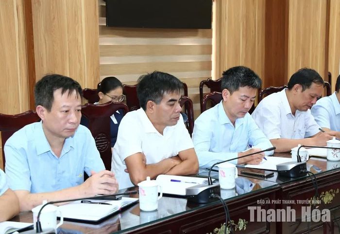 Các đại biểu dự buổi làm việc.
