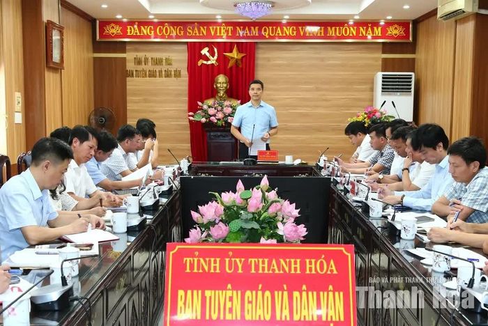 Toàn cảnh buổi làm việc.