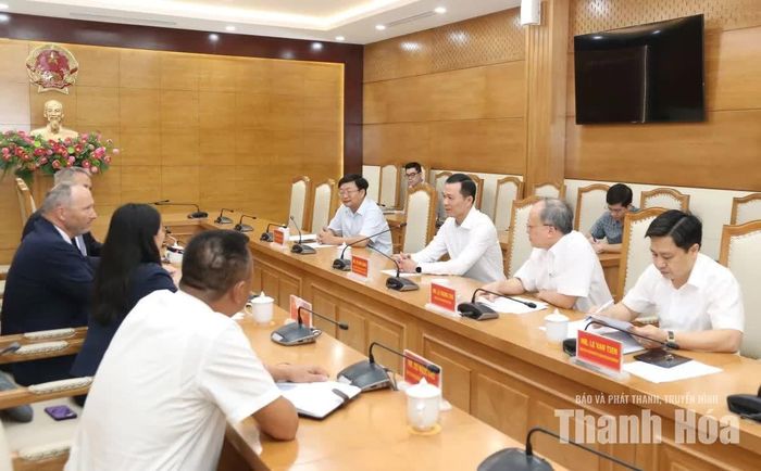 Chủ tịch UBND tỉnh Tô Anh Dũng cùng các đại biểu tiếp và làm việc với đoàn công tác của Công ty StaBOO Holding AG.