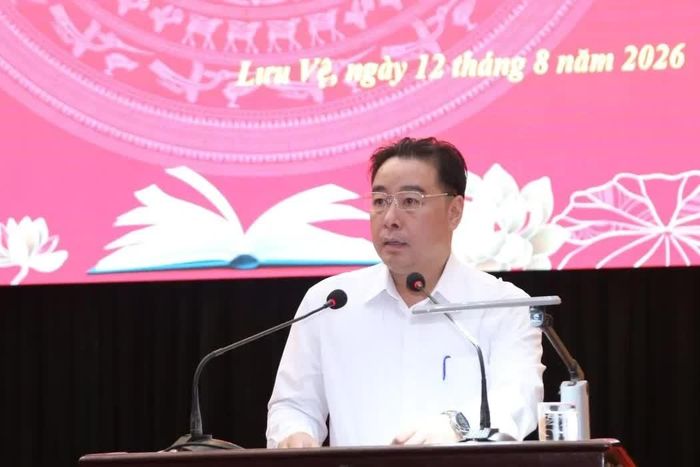 Bí thư Đảng ủy, Chủ tịch HĐND xã Lưu Vệ Nguyễn Minh Hoàng phát biểu tại hội nghị.