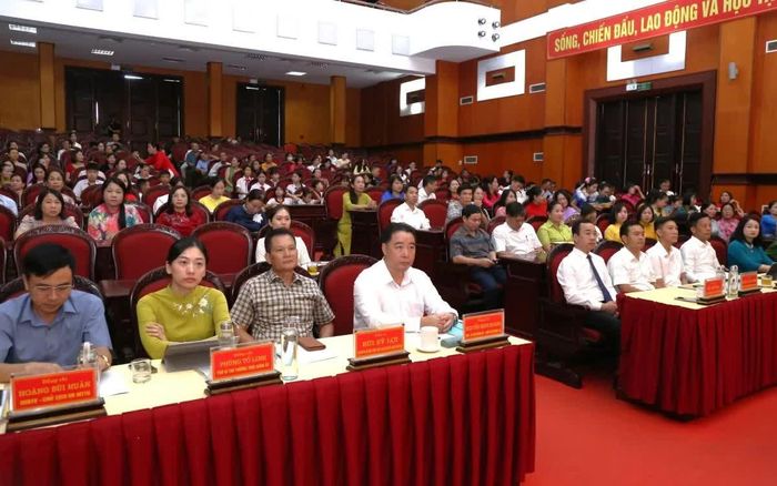 Các đại biểu dự hội nghị.