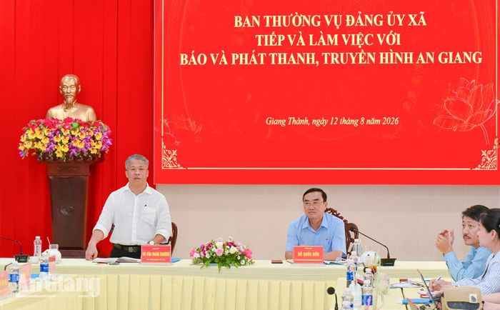 Bí thư Đảng ủy xã Giang Thành Hà Văn Thanh Khương phát biểu tại buổi làm việc.