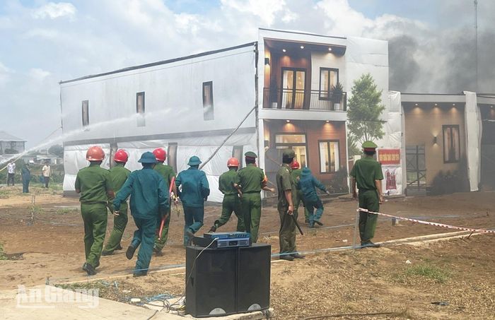 Diễn tập chữa cháy, cứu nạn cứu hộ công trình sập đổ.