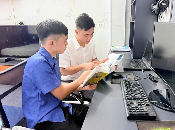  Cặp song sinh có chung ước mơ luôn đồng hành, hỗ trợ nhau trong học tập. 