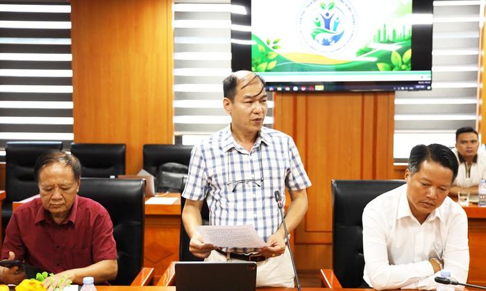  Ông Phạm Quốc Hùng, Phó Tổng giám đốc Công ty cổ phần Môi trường năng lượng xanh Asian Bắc Giang thảo luận tại tọa đàm. 