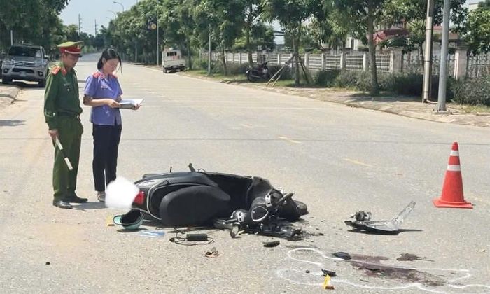 Lực lượng chức năng khám nghiệm hiện trường, thu thập chứng cứ vụ tai nạn giao thông xảy ra tại xã Đại Lai. Ảnh Viện Kiểm sát nhân dân khu vực 9 - Bắc Ninh.