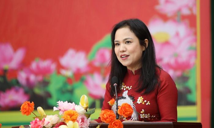  Đồng chí Nguyễn Thị Kim Dung phát biểu tại lễ bế giảng. 
