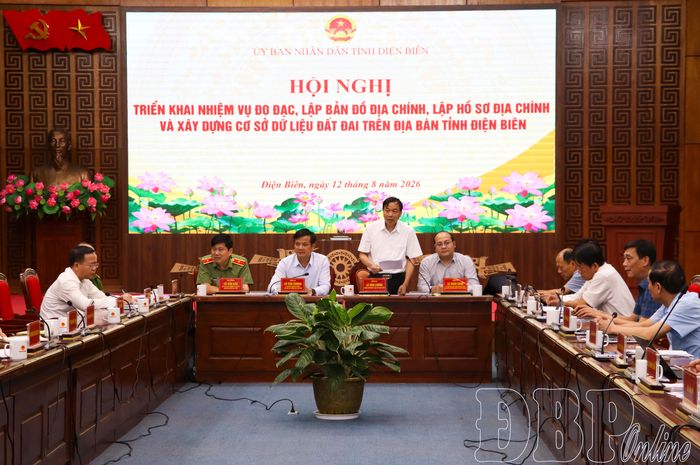 Đồng chí Lê Văn Lương, Phó Bí thư Tỉnh ủy, Chủ tịch UBND tỉnh phát biểu kết luận hội nghị.