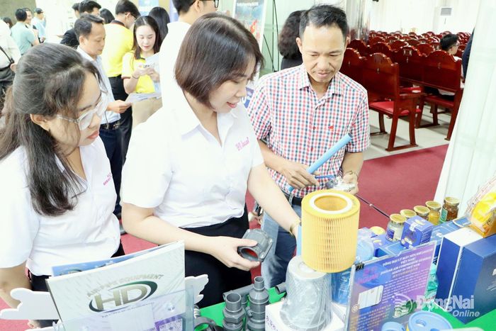 Sản phẩm của doanh nghiệp Đồng Nai trưng bày tại Diễn đàn Kinh tế tư nhân.